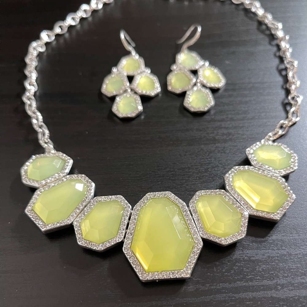 Necklace and earring set. Green and silver.